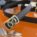 LOUIS VUITTO chooses real ostrich skin. 🐦 Full feather nails. Hemming process without splicing