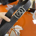 LOUIS VUITTO chooses real ostrich skin. 🐦 Full feather nails. Hemming process without splicing