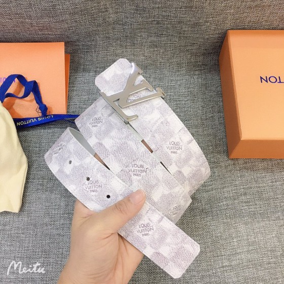 LOUIS VUITTO reversible belt in Monogram canvas and leather