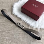 FERRAGAMO boutique buckle head, first layer of cowhide