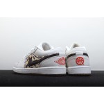 Air Jordan 1 Low beige en zwarte totem