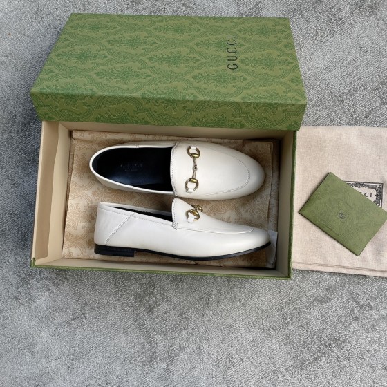 Gucci Super classic leather shoes mixed sheepskin leather leather sole horsebit buckle single shoes white