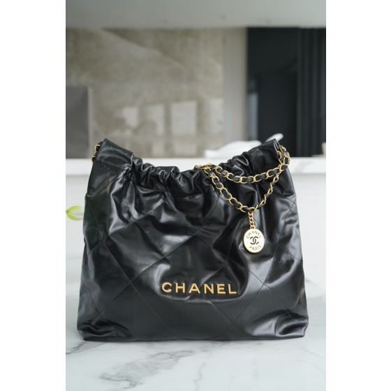 𝗖𝗛𝗔𝗘𝗡𝗟✦𝟐𝟐𝗣Spring/Summer New 𝟐𝟐Handbag Genuine Tail Leather Medium Black Gold