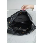 𝗖𝗛𝗔𝗘𝗡𝗟✦𝟐𝟐𝗣Spring/Summer New 𝟐𝟐Handbag Genuine Tail Leather Medium Black Gold