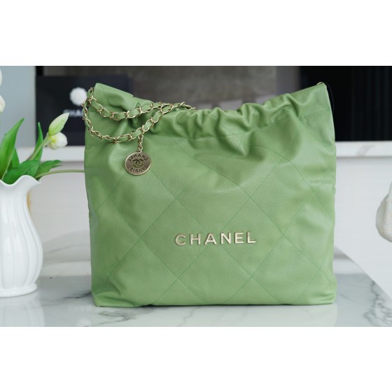 𝗖𝗛𝗔𝗘𝗡𝗟 ✦23𝒄 new 𝟐𝟐 handbag avocado green 🥑 authentic tail leather small