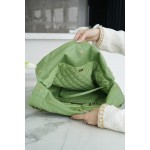 𝗖𝗛𝗔𝗘𝗡𝗟 ✦23𝒄 new 𝟐𝟐 handbag avocado green 🥑 authentic tail leather small