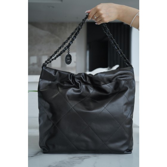 𝗖𝗛𝗔𝗘𝗡𝗟✦𝟐𝟐𝑲 𝟐𝟐Handbag genuine tail leather 𝐬𝐨 𝐛𝐥𝐚𝐜𝐤all black medium size🖤