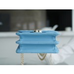 𝗖𝗛𝗔𝗘𝗡𝗟✦ 𝟮𝟮𝐒 Enamel Handle Chain Bag Blue