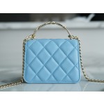 𝗖𝗛𝗔𝗘𝗡𝗟✦ 𝟮𝟮𝐒 Enamel Handle Chain Bag Blue