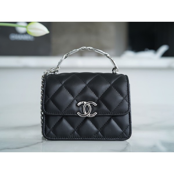𝗖𝗛𝗔𝗘𝗡𝗟✦ 𝟮𝟮𝐒 Enamel Handle Chain Bag black