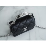 𝗖𝗛𝗔𝗘𝗡𝗟✦ 𝟮𝟮𝐒 Enamel Handle Chain Bag black