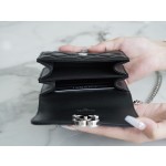 𝗖𝗛𝗔𝗘𝗡𝗟✦ 𝟮𝟮𝐒 Enamel Handle Chain Bag black