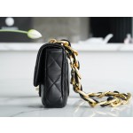 𝗖𝗛𝗔𝗘𝗡𝗟✦ 𝟮𝟮𝘀 thick chain cf underarm bag small