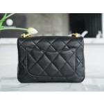 𝗖𝗛𝗔𝗘𝗡𝗟✦ 𝟮𝟮𝘀 thick chain cf underarm bag small