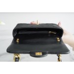 𝗖𝗛𝗔𝗘𝗡𝗟✦ 𝟮𝟮𝘀 thick chain cf underarm bag small