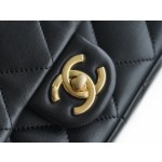 𝗖𝗛𝗔𝗘𝗡𝗟✦ 𝟮𝟮𝘀 thick chain cf underarm bag small