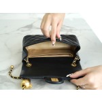 𝗖𝗛𝗔𝗘𝗡𝗟✦ 23C metal ball 𝑴𝒊𝒏𝒊 genuine leather black 🖤