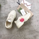 Gucci Pops This collection has a lot of flora and fauna in the original material Red Apple