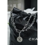 𝗖𝗛𝗔𝗘𝗡𝗟✦𝟐𝟐𝗣 spring and summer new 𝟐𝟐 handbag black silver buckle medium