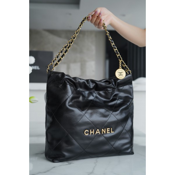 𝗖𝗛𝗔𝗘𝗡𝗟✦𝟐𝟐𝗣Spring/Summer New 𝟐𝟐Handbag Small Black Gold Buckle➿