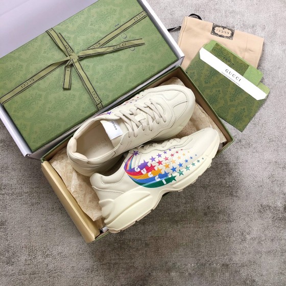 Gucci Pops This collection has a lot of flora and fauna elements Original material