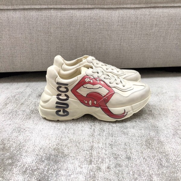 Gucci Pops This collection has a lot of flora and fauna elements Original material