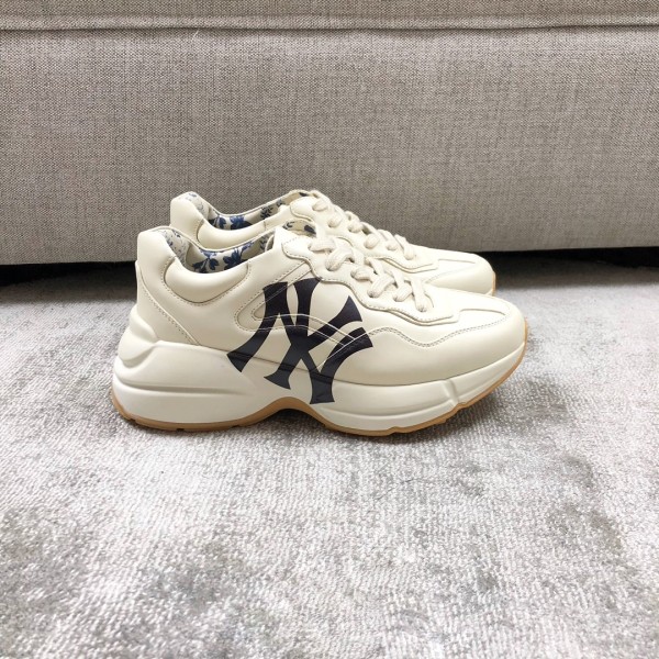 Gucci Pops This collection has a lot of flora and fauna elements Original material