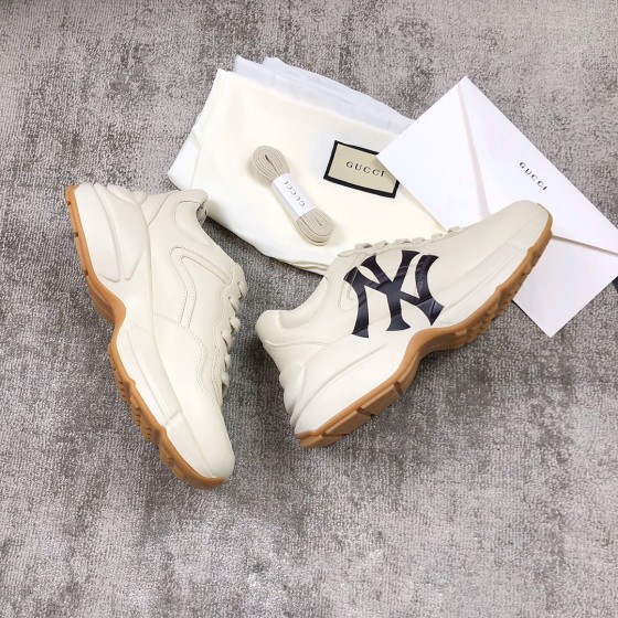 Gucci Pops This collection has a lot of flora and fauna elements Original material