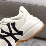 Gucci Pops This collection has a lot of flora and fauna elements Original material