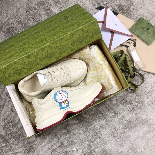 Gucci Pops This collection has a lot of flora and fauna elements Original material