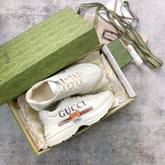 Gucci Pops This collection has a lot of flora and fauna elements Original material