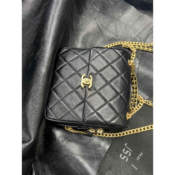 𝗖𝗛𝗔𝗘𝗡𝗟✦ 22P Retro Black Backpack Genuine Leather