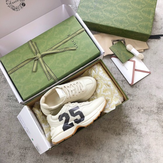 Gucci Pops This collection has a lot of flora and fauna elements Original material