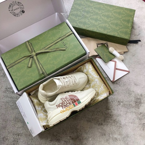 Gucci Pops This collection has a lot of flora and fauna elements Original material