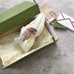 Gucci Pops This collection has a lot of flora and fauna elements Original material