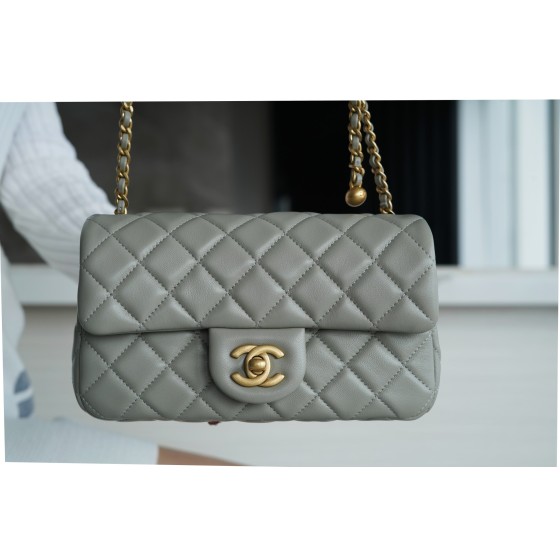 𝗖𝗛𝗔𝗘𝗡𝗟✦ 𝟮𝟮🅲Spring and Summer Metal Ball Big Mini Gray Green