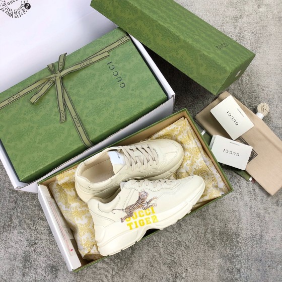 Gucci Pops This collection has a lot of flora and fauna elements Original material