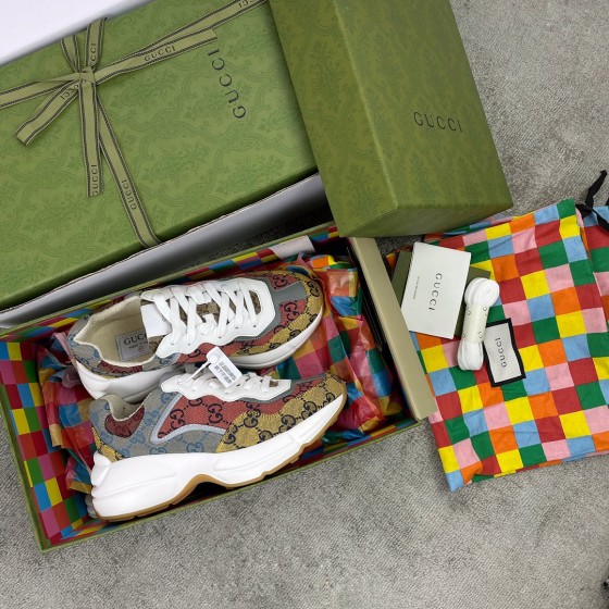 Gucci Pops This collection has a lot of flora and fauna elements Original material