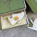 Gucci Pops This collection has a lot of flora and fauna elements Original material