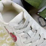 Gucci Pops This collection has a lot of flora and fauna elements Original material