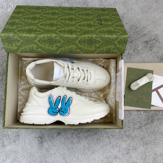 Gucci Pops This collection has a lot of flora and fauna elements Original material