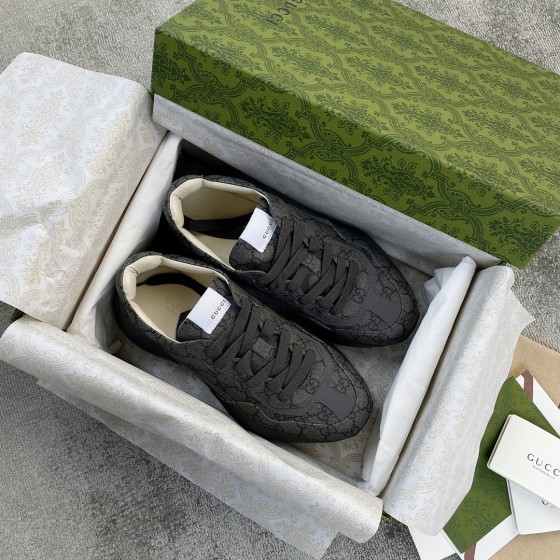 Gucci Pops This collection has a lot of flora and fauna elements Original material