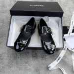 CHANEL book bag buckle single shoes Mary Jane single shoes bright wrinkled patent leather gold heel
