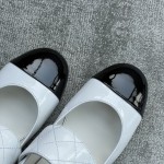 CHANEL book bag buckle single shoes Mary Jane single shoes bright wrinkled patent leather gold heel