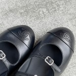 CHANEL Xiao Xiang's new double strap ballet shoes above the buckle on the small diamonds of the delicate shine