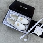 CHANEL Louboutins Simple small single shoes Lace-shaped round Logo leather outsole