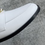 CHANEL Louboutins Simple small single shoes Lace-shaped round Logo leather outsole
