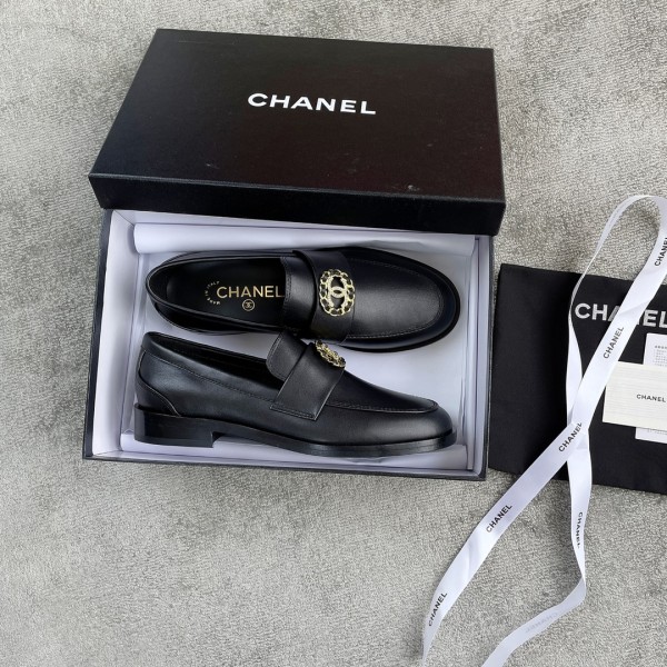 CHANEL Louboutins Simple small single shoes Lace-shaped round Logo leather outsole