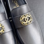 CHANEL Louboutins Simple small single shoes Lace-shaped round Logo leather outsole