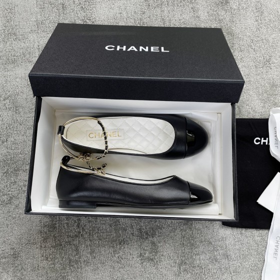 CHANEL 22 years of the latest models of a unique temperament of a ballet shoe zinc alloy half-ring iron ring design